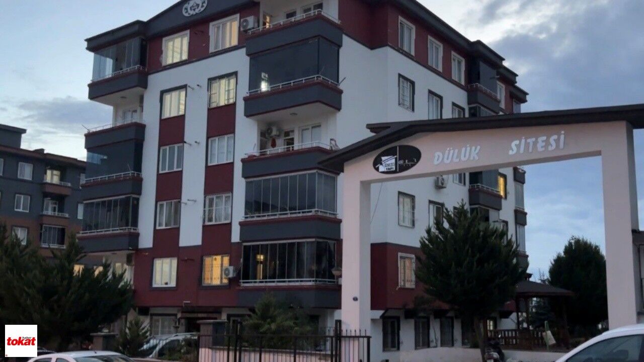 Aile Faciası Anne, Baba Ve 5 Yaşındaki Çocukları 2. Kattan Atladı