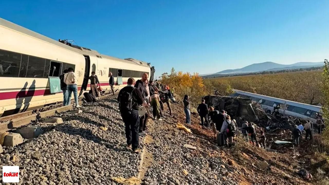 İki Tren Çarpıştı, Vagonlar Savruldu Çok Sayıda Ölü Ve Yaralı Var! (1)