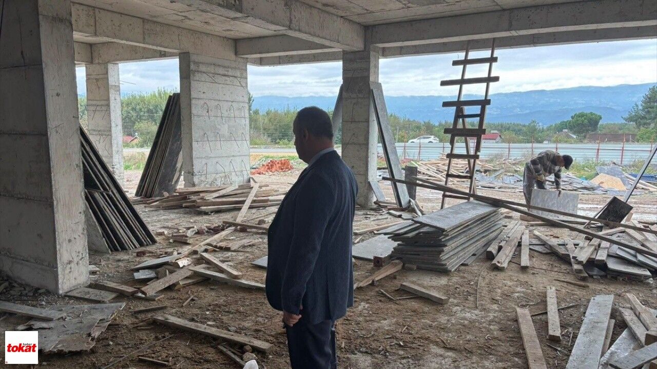 Niksar Kaymakamı Perçi, Yapımı Süren Hizmet Binalarında Inceleme Yaptı1