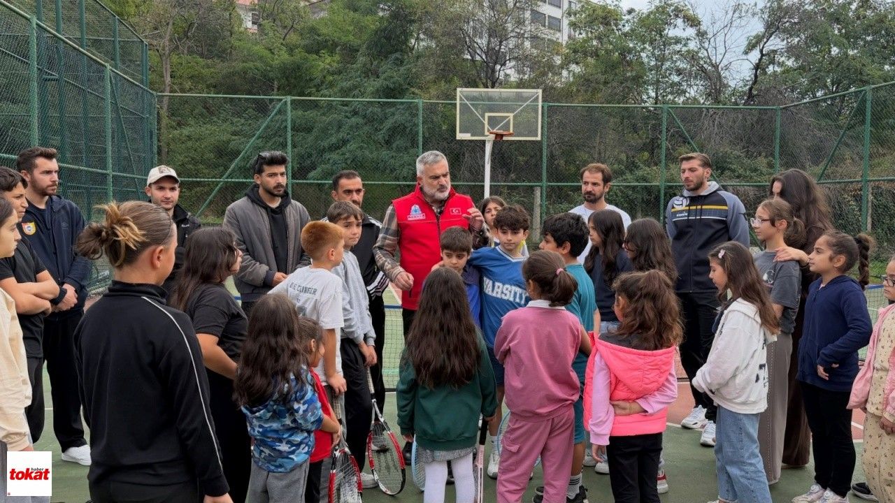 Niksar’da Minik Raketler Kortta