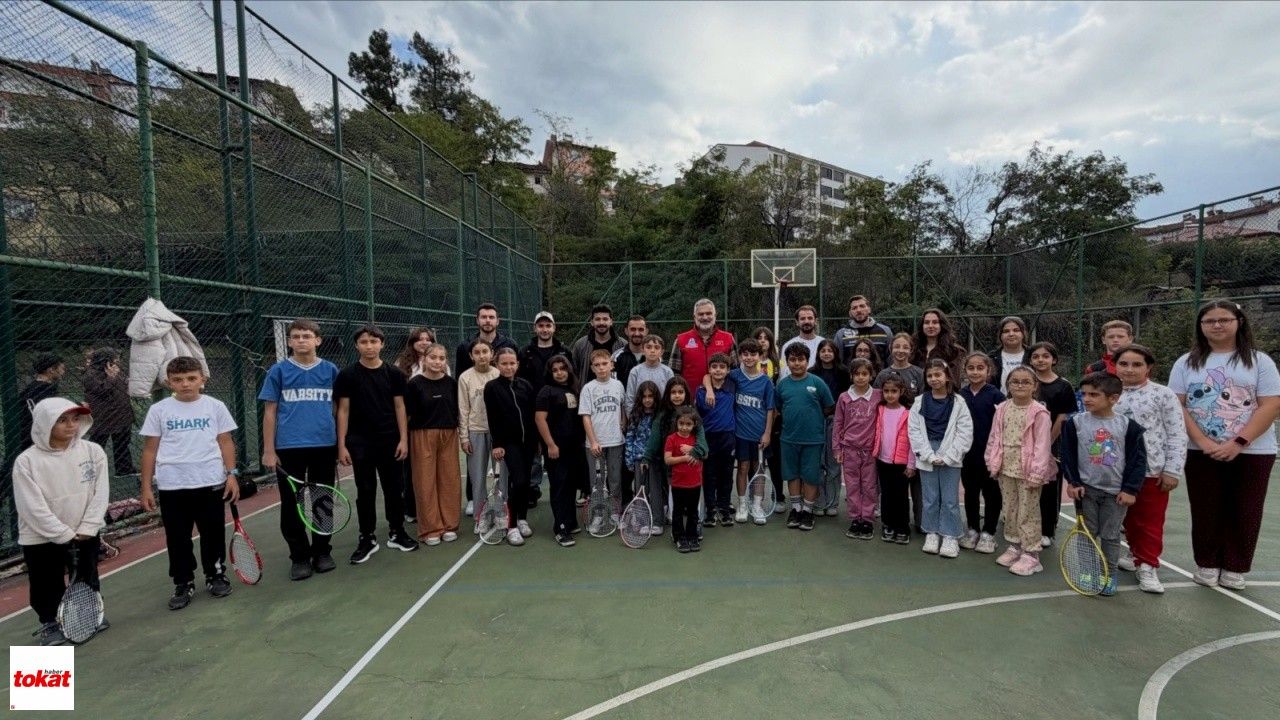 Niksar’da Minik Raketler Kortta1