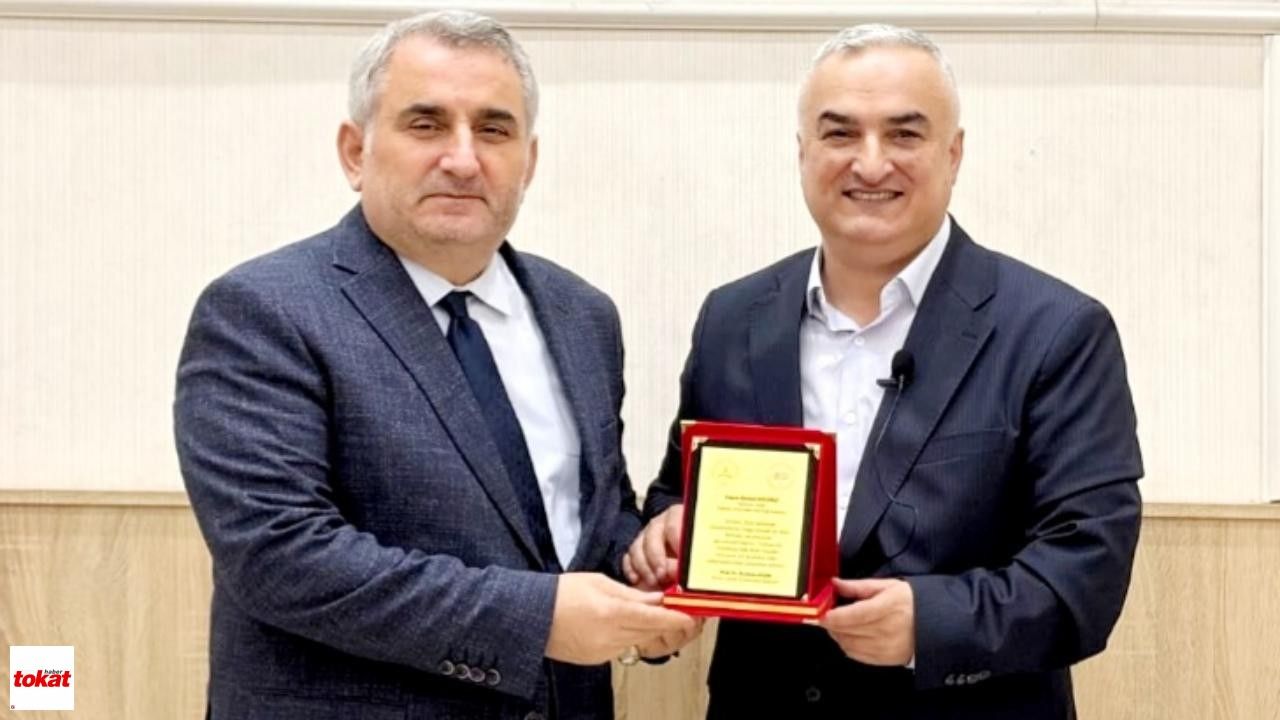 Gazeteci Ahmet Külekçi Artvin Çoruh Üniversitesi'nde Türkiye'nin Ortadoğu rolünü değerlendirdi