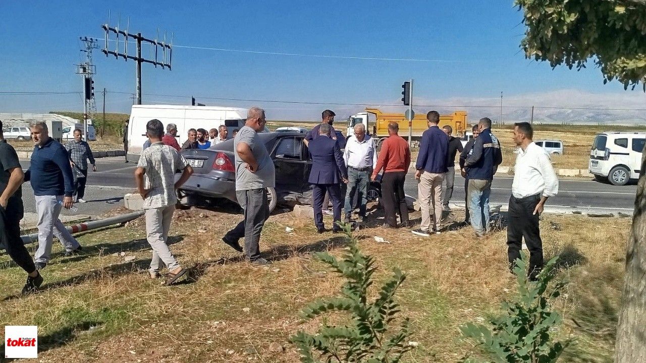Tokat Plakalı Otomobil Adıyaman’da Kazaya Karıştı! 3 Kişi Yaralandı