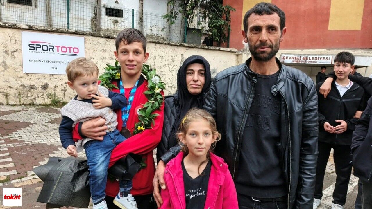 U15 Serbest Güreş Balkan Şampiyonası'nda Dereceye Giren Güreşçiler Tokat'ta Coşkuyla Karşılandı2