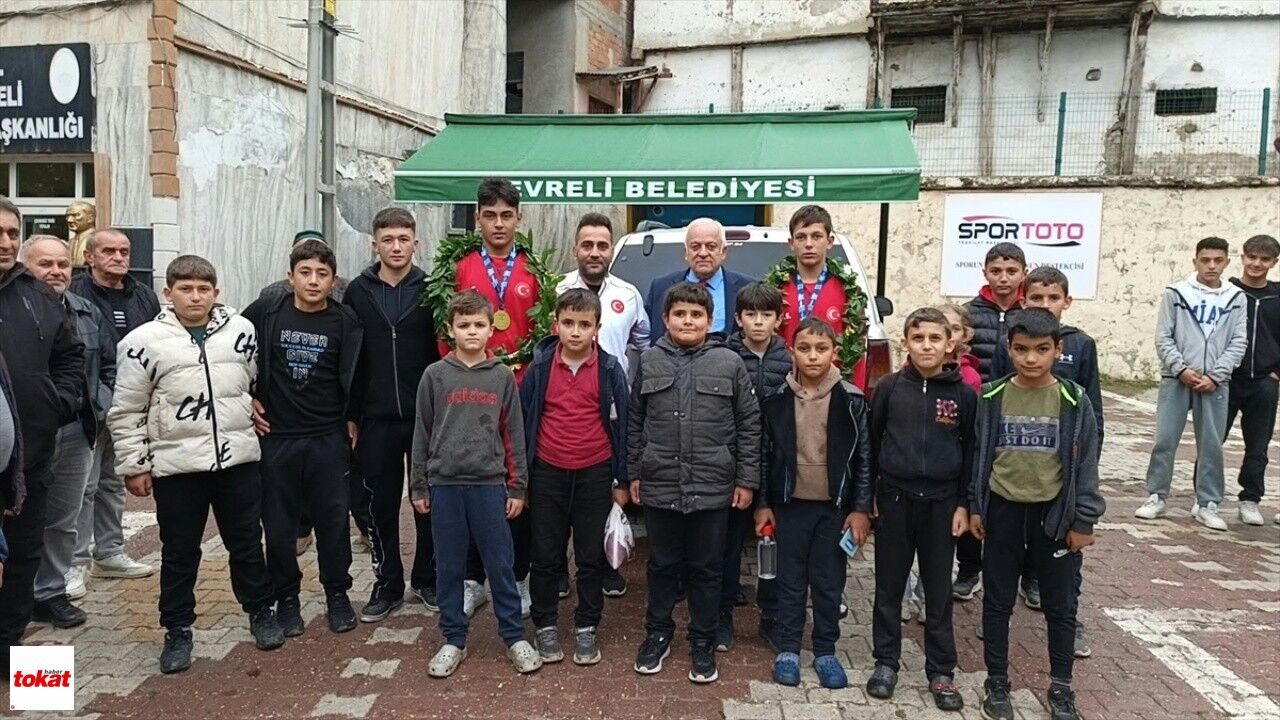 U15 Serbest Güreş Balkan Şampiyonası'nda Dereceye Giren Güreşçiler Tokat'ta Coşkuyla Karşılandı5