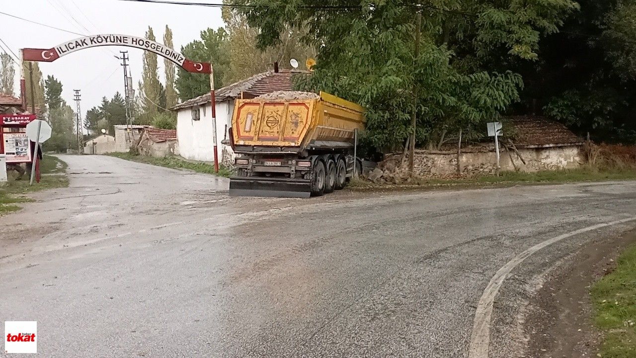 Yağışta Kayan Tır Evin Bahçesine Girdi4